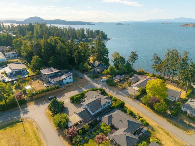 2 of 40 - 7115 Huddlestone Rd, Lantzville, BC