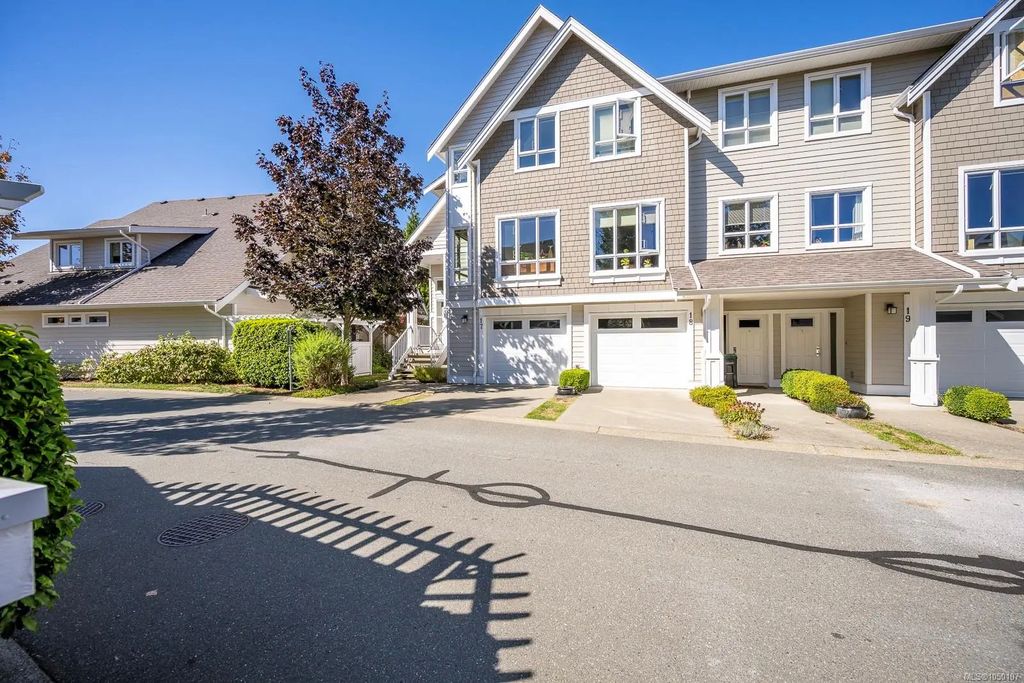 700 Lancaster Way 17, Comox
