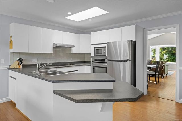 2 of 34 - 1133 Wellington Dr, Qualicum Beach, BC