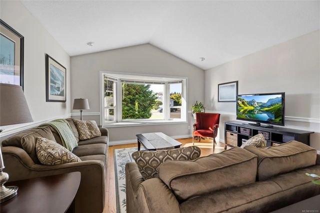 3 of 34 - 1133 Wellington Dr, Qualicum Beach, BC