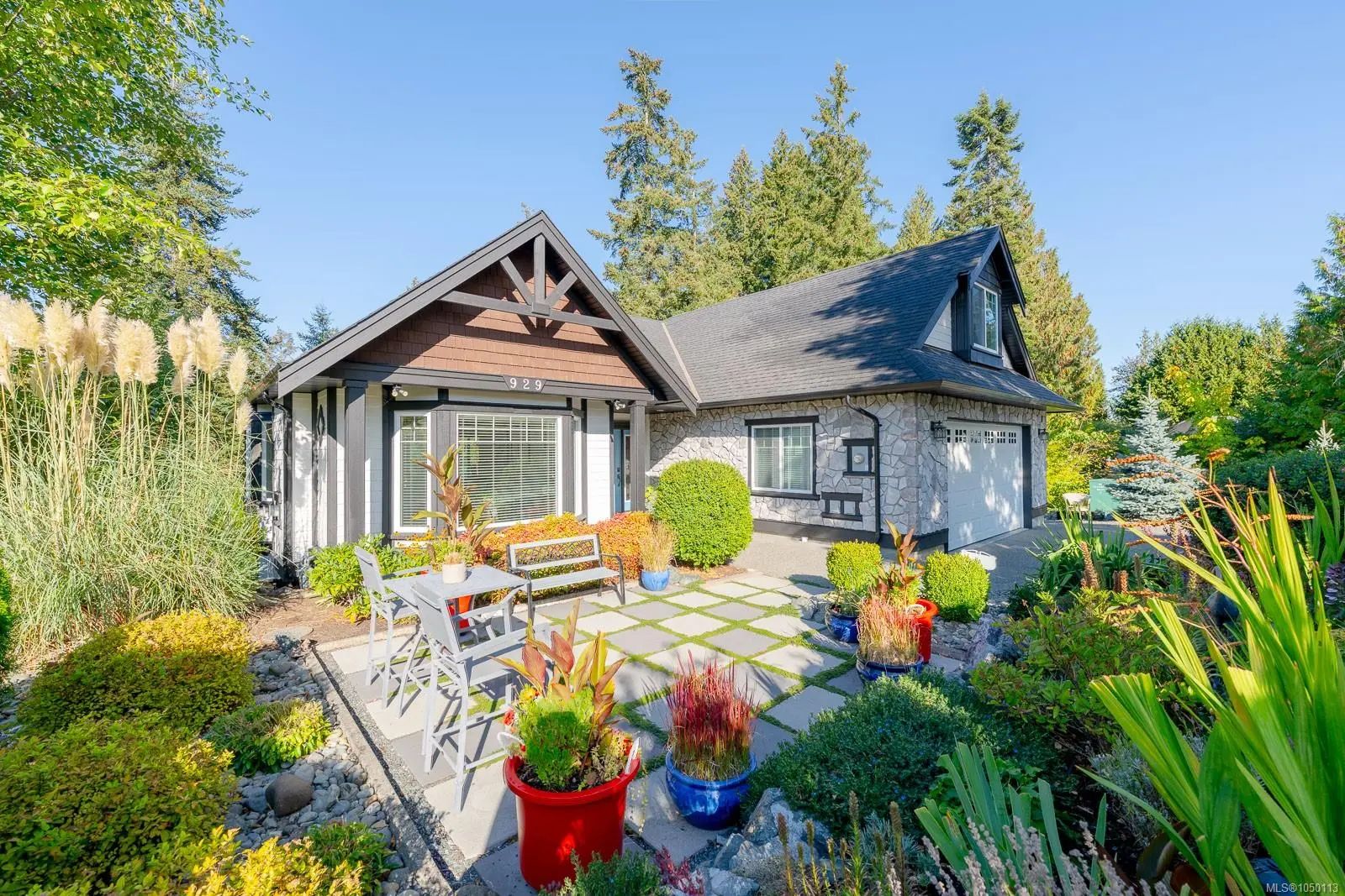 MLS #1050113 for Sale at 929 Deloume Rd, in the city of Mill Bay, V0R 2P1