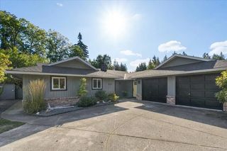 620 Spruce St, Qualicum Beach