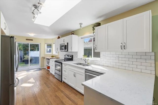 3 of 73 - 620 Spruce St, Qualicum Beach, BC