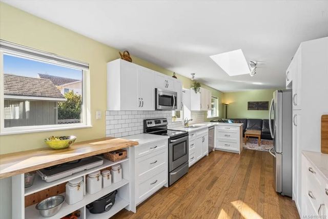 4 of 73 - 620 Spruce St, Qualicum Beach, BC