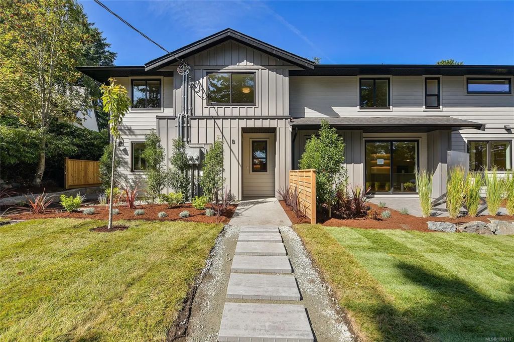 4430 Shore Way 2, Saanich