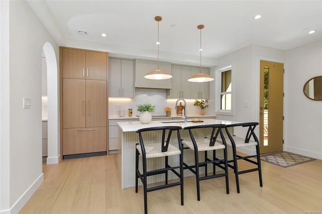 4 of 37 - 4430 Shore Way 2, Saanich, BC