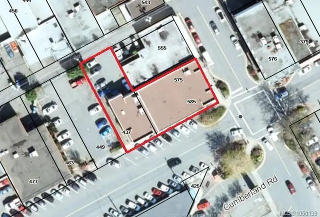 2 of 4 - 585 England Ave, Courtenay, BC