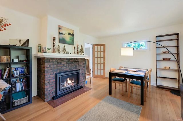 4 of 44 - 3374 Cook St, Saanich, BC