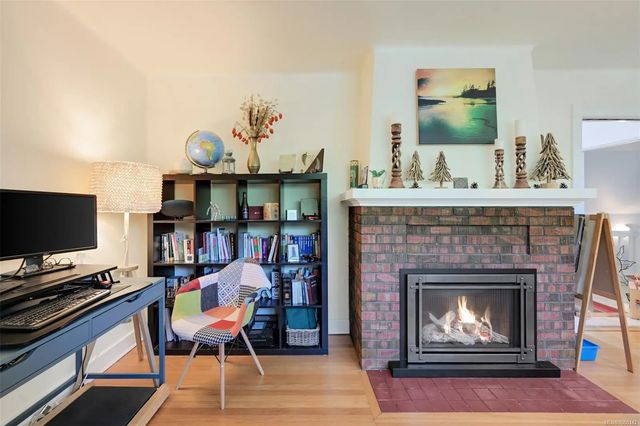5 of 44 - 3374 Cook St, Saanich, BC