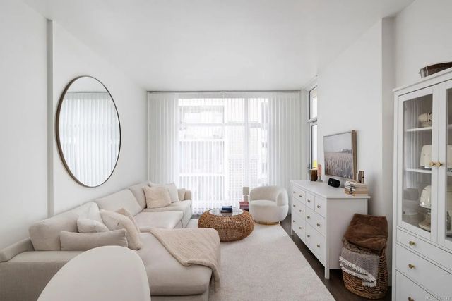 3 of 20 - 1090 Johnson St 1008, Victoria, BC