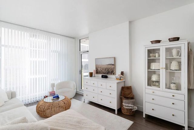 4 of 20 - 1090 Johnson St 1008, Victoria, BC