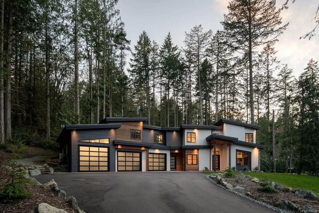 2 of 36 - 1535 Eagle Way, North Saanich, BC