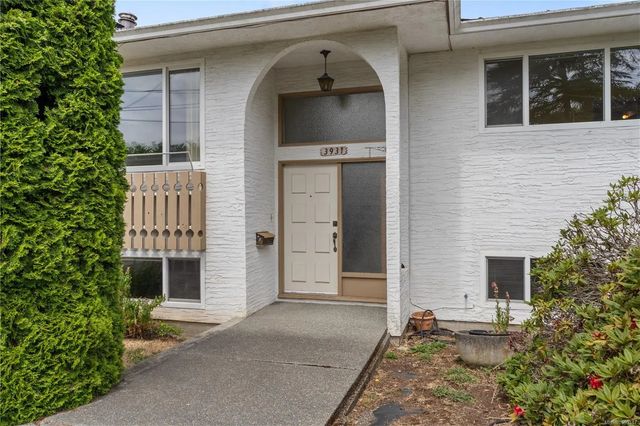 2 of 50 - 3931 Braefoot Pl, Saanich, BC