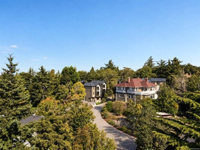 3 of 5 - 515 Foul Bay Rd, Victoria, BC