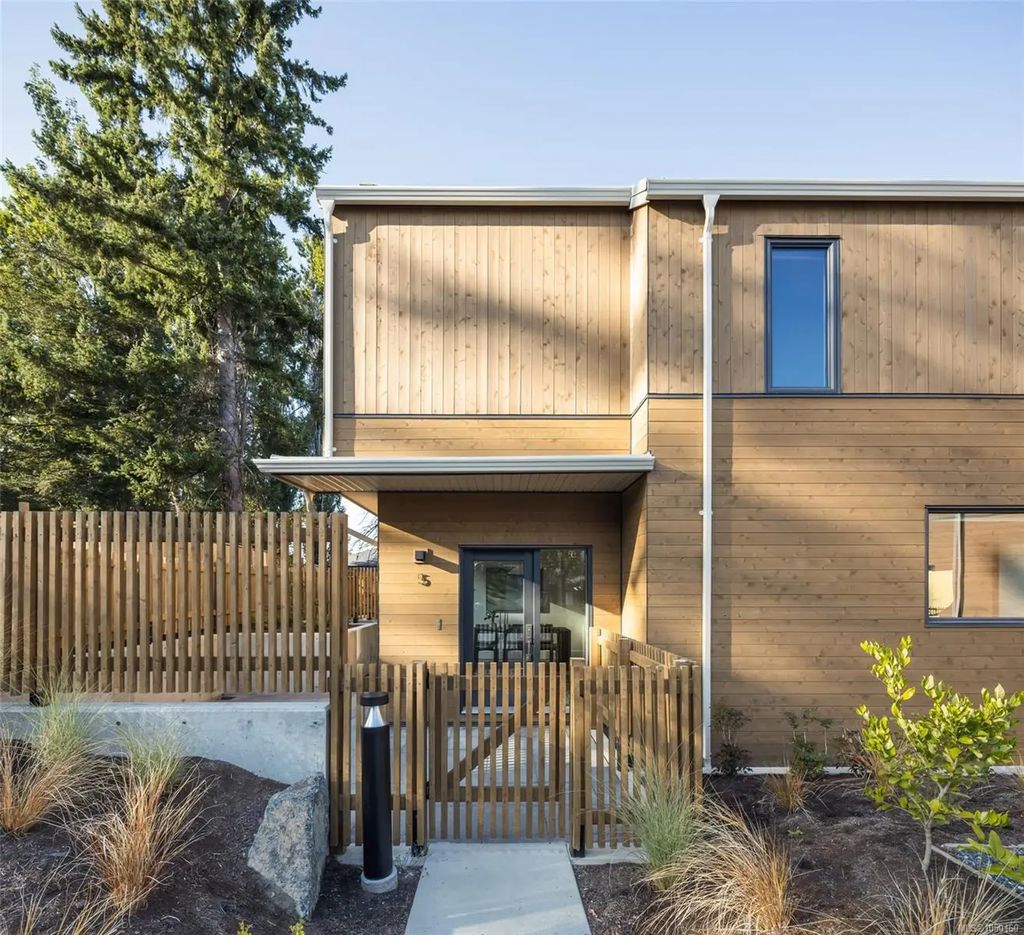 1520 Louise Pl 5, Saanich