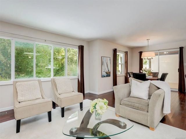 2 of 61 - 4290 Eastridge Cres, Saanich, BC