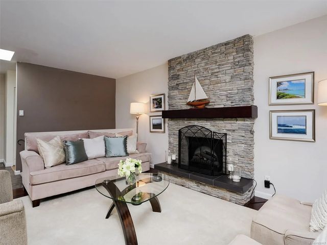 3 of 61 - 4290 Eastridge Cres, Saanich, BC