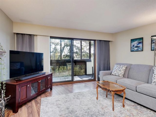 3 of 25 - 3962 Cedar Hill Rd 312, Saanich, BC