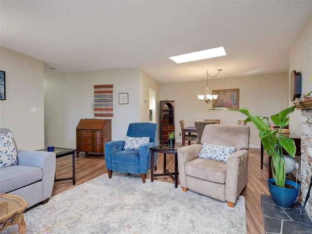5 of 25 - 3962 Cedar Hill Rd 312, Saanich, BC