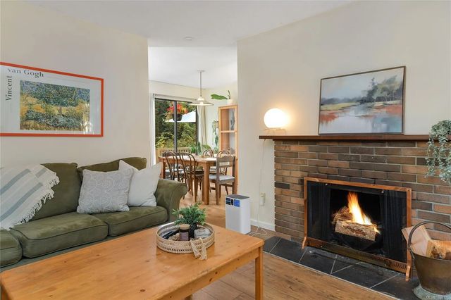 3 of 39 - 4039 Daffodil Pl, Saanich, BC