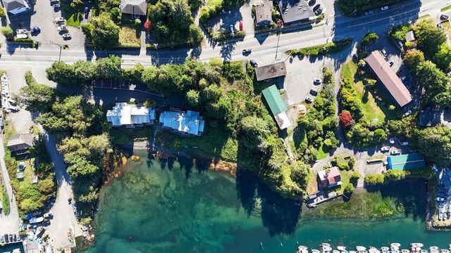 5 of 20 - 570 Campbell St, Tofino, BC