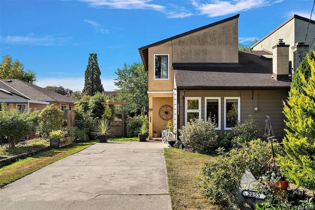 2 of 29 - 2253 Malaview Ave, Sidney, BC