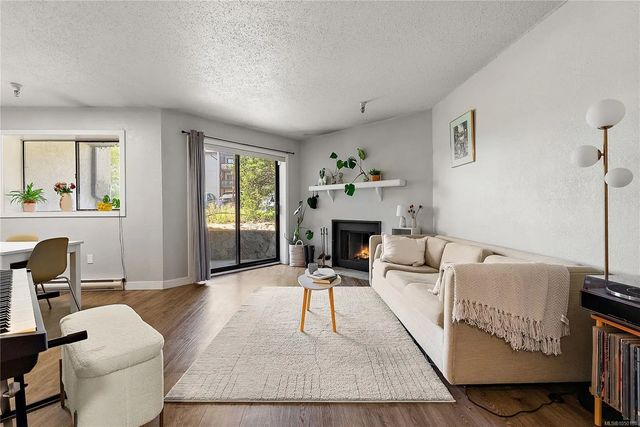 2 of 33 - 71 Gorge Rd W 106, Saanich, BC