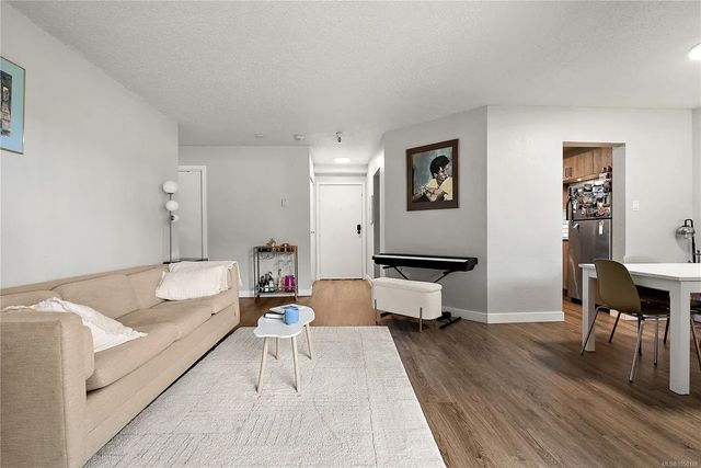 4 of 33 - 71 Gorge Rd W 106, Saanich, BC