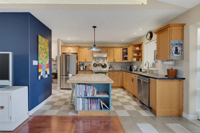 3 of 60 - 8102 Spinnaker Pl, Crofton, BC