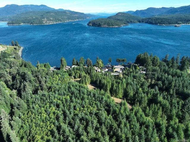 3 of 11 - 5567 Raceway Rd, Campbell River, BC