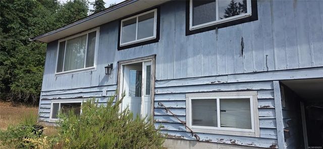 4 of 5 - 614 Seventh St, Nanaimo, BC