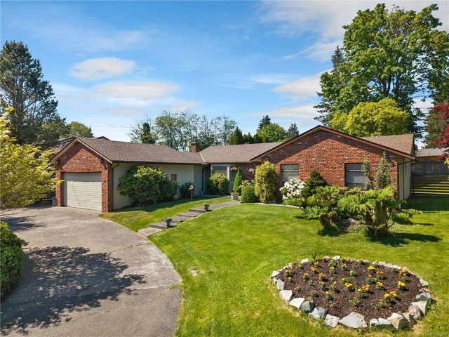 2 of 50 - 1930 Gillian Pl, Campbell River, BC