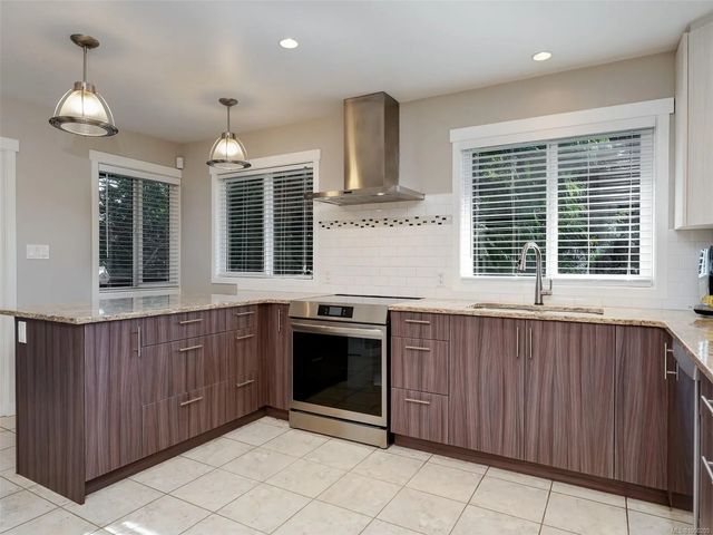 2 of 46 - 3278 Zapata Pl, Colwood, BC