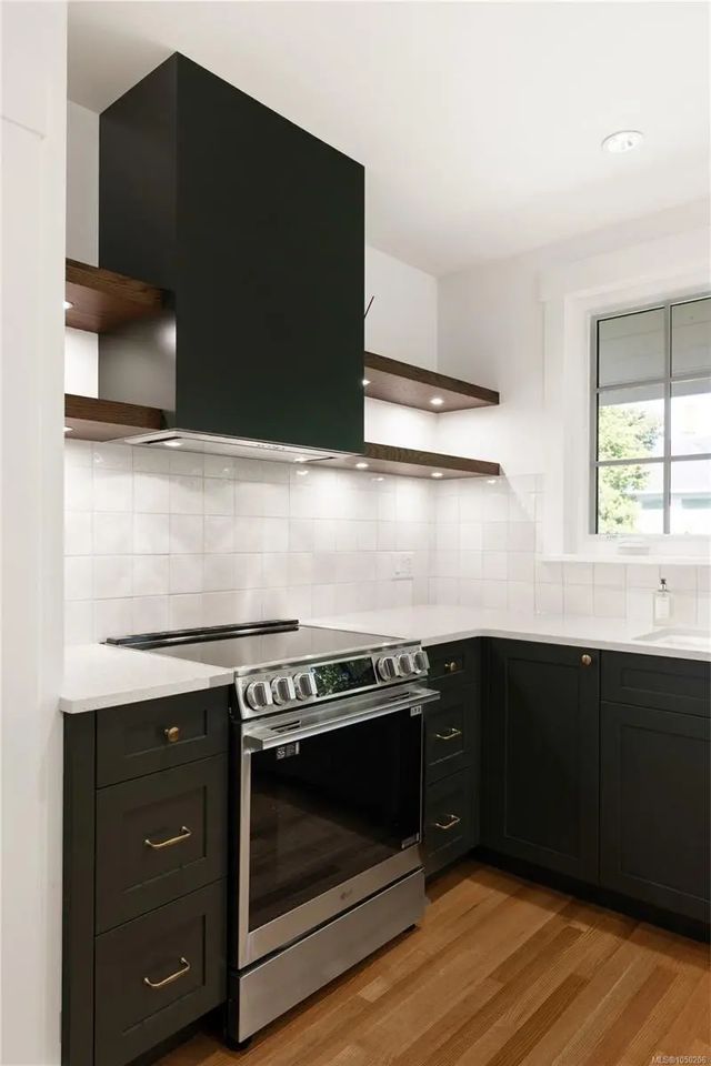 5 of 39 - 1027 Deal St, Oak Bay, BC