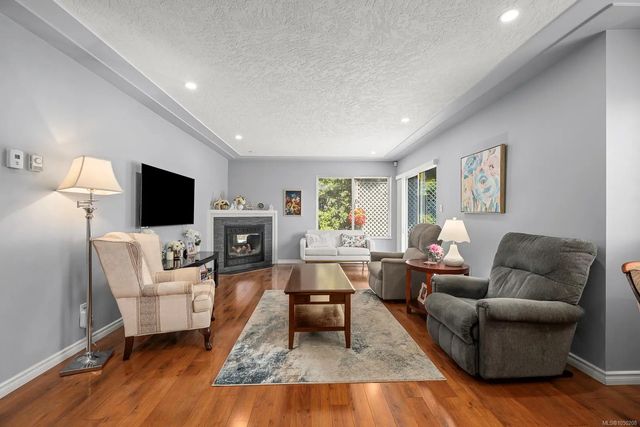 3 of 41 - 950 Braidwood Rd 1, Courtenay, BC