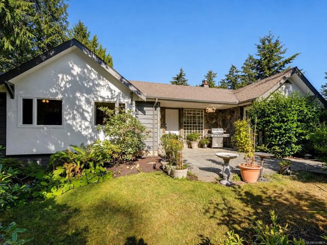 2 of 33 - 6232 Rodolph Rd, Central Saanich, BC
