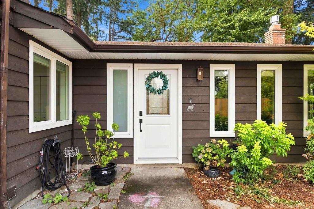 2319 Sooke Rd B, Colwood