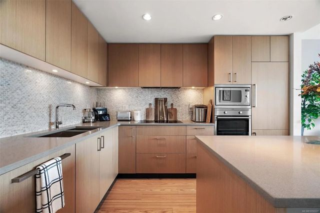 5 of 25 - 838 Broughton St 808, Victoria, BC