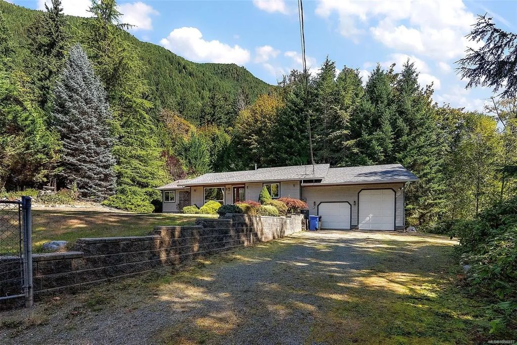8133 Miracle Close, Youbou