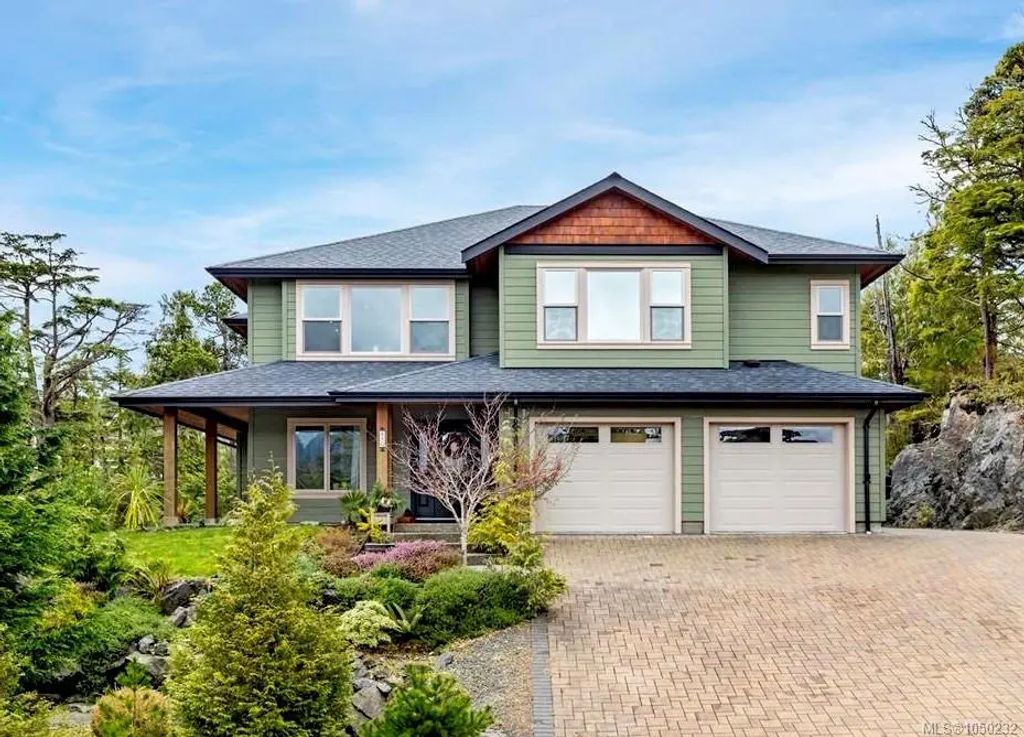 850 Lorne White Pl, Ucluelet