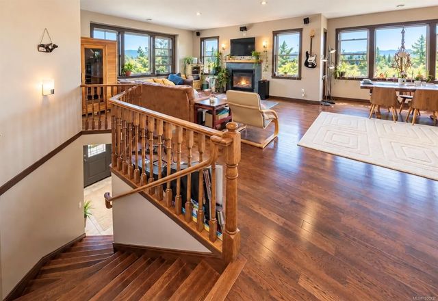 4 of 36 - 850 Lorne White Pl, Ucluelet, BC