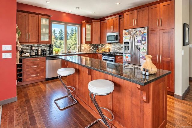 5 of 36 - 850 Lorne White Pl, Ucluelet, BC