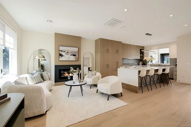 3 of 43 - 1514 Foul Bay Rd 2, Victoria, BC