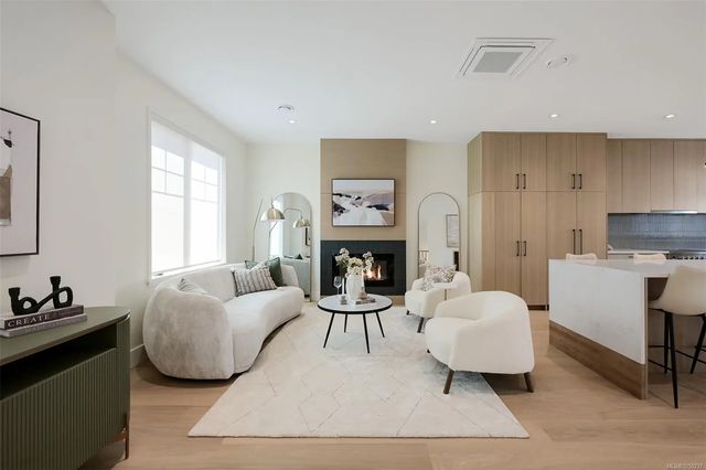 4 of 43 - 1514 Foul Bay Rd 2, Victoria, BC