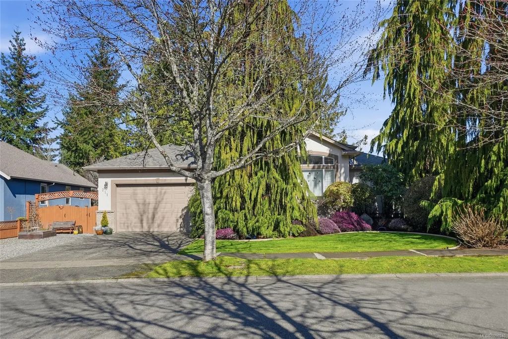 211 Saturna Dr, Qualicum Beach