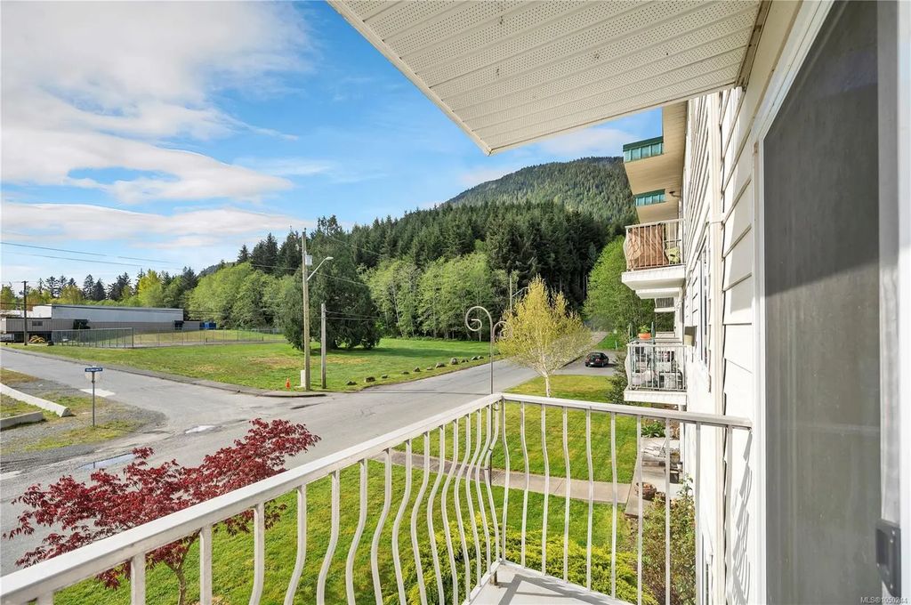 611 Macmillan Dr 205, Sayward
