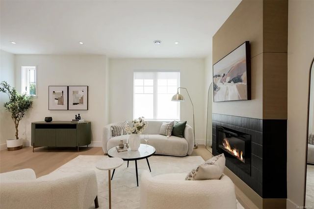 5 of 42 - 1520 Foul Bay Rd 7, Victoria, BC