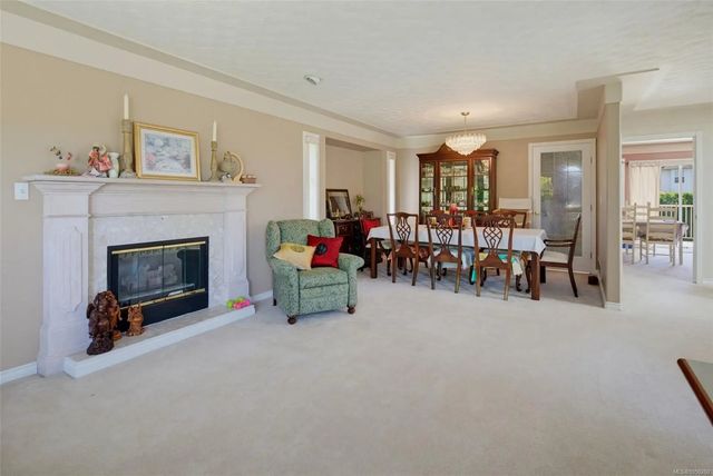5 of 48 - 1847 El Sereno Dr, Saanich, BC