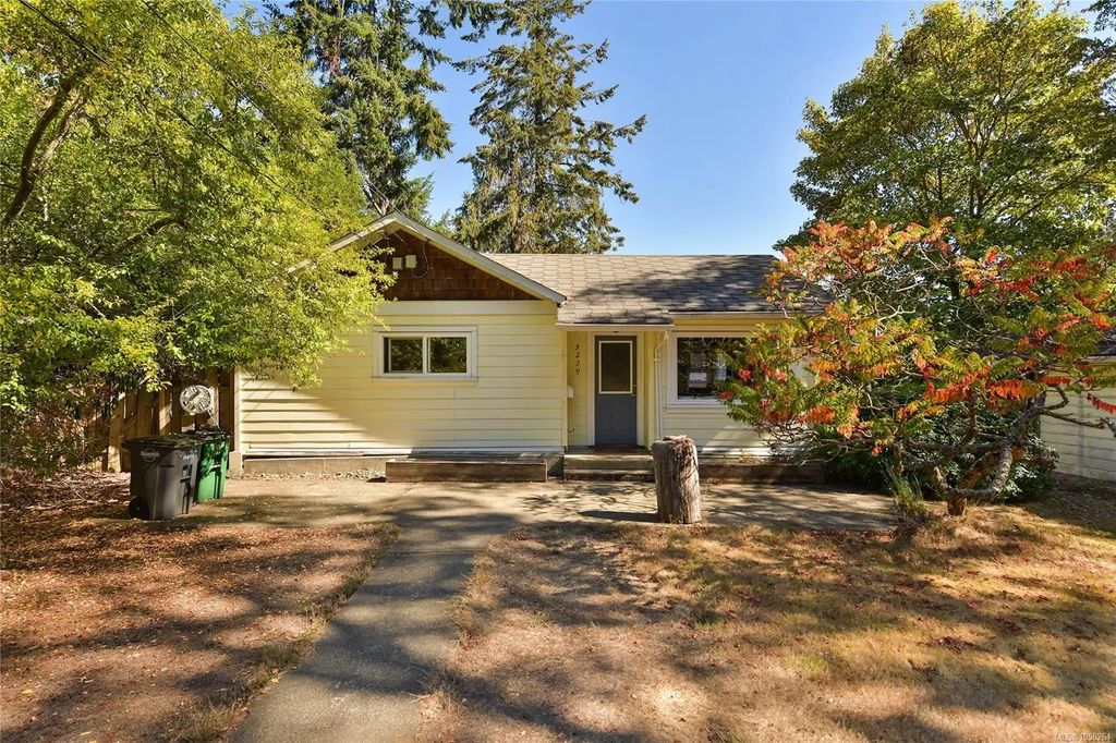 5229 Jersey Rd, Saanich