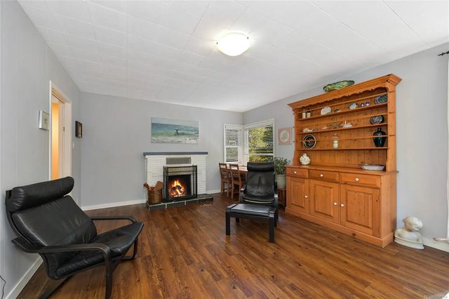 5 of 33 - 5229 Jersey Rd, Saanich, BC